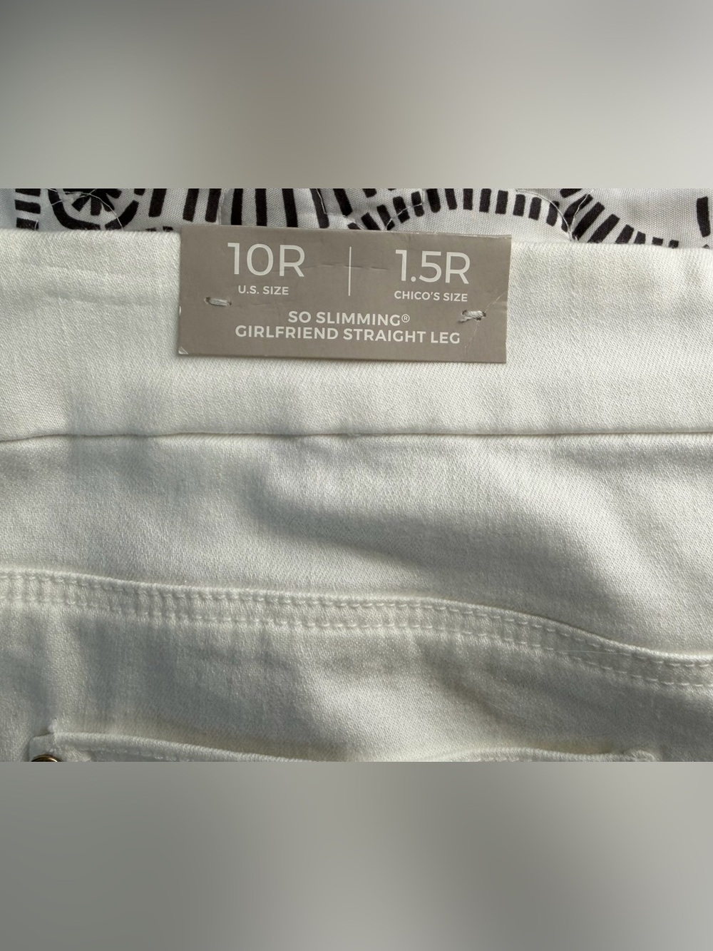 Chicos So Slimming Girlfriend Straight Leg Jeans White 10R 1.5R Alabaster NEW - Picture 4 of 16